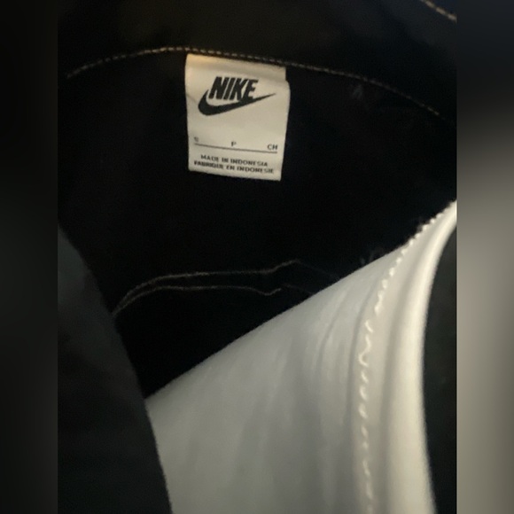 Very sporty brand new Nike dress from the Nike store - Picture 4 of 7